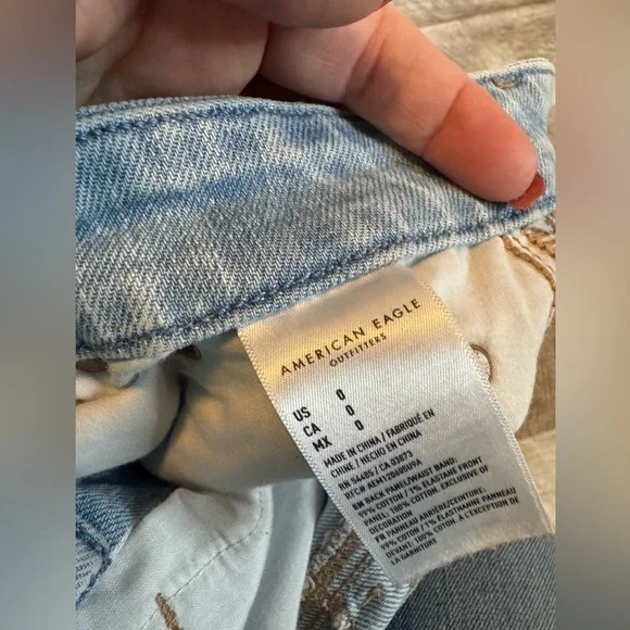American Eagle size 0 stretch Curvy 90s Boyfriend Jean shorts, distressed - Picture 8 of 12